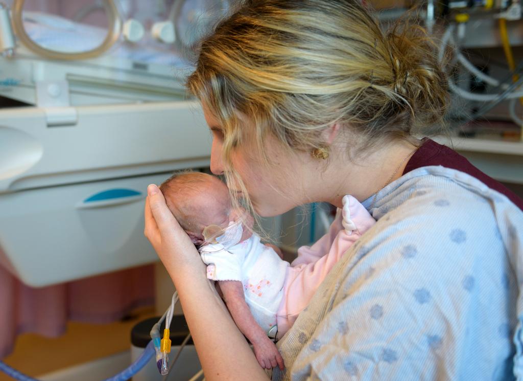 Ella with her mom, Mallory